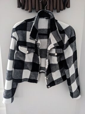 SHEIN Women's Black & White Plaid Cropped Shacket Jacket - Size US M